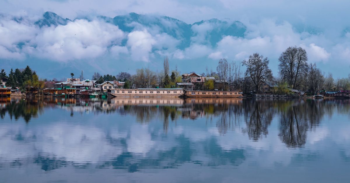 Dal Lake and mountains in Kashmir